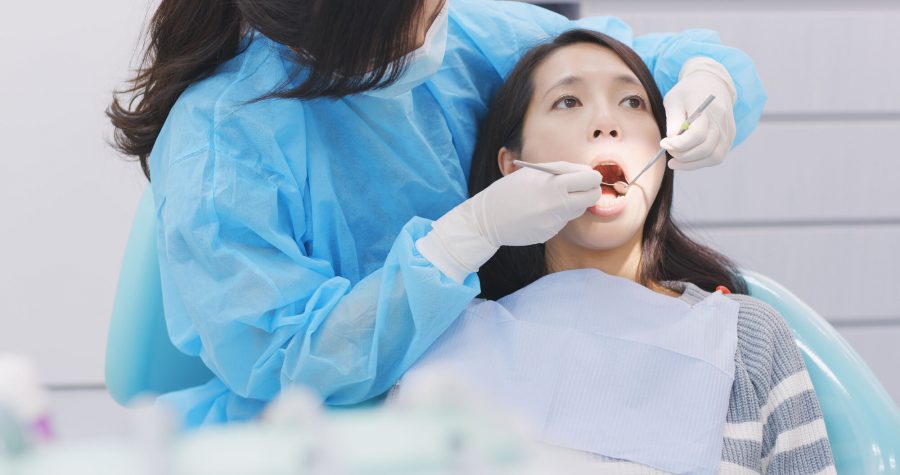 Dentist in 33062 preparing a patient for root canal
